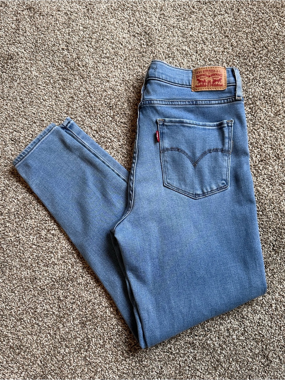 Levi's Women's Skinny Jeans - Mid Wash Blue